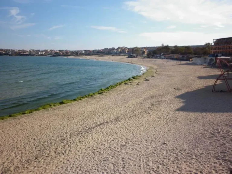 The nude section is to the far left of the beach at Harmanite Beach