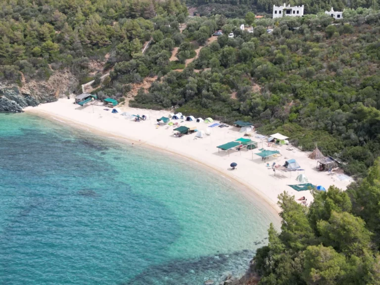 Beach camps and white sand at Paradise Beach