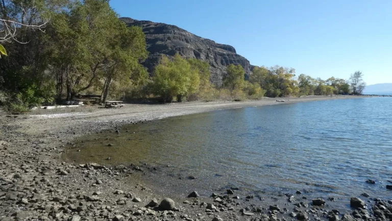 Perfect water and scenery at Vantage Nude Beach in Washington State, USA