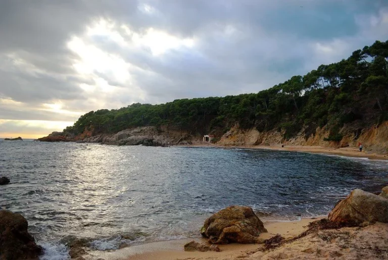 Cloudy conditions are common here late in the afternnon at Cala Estreta