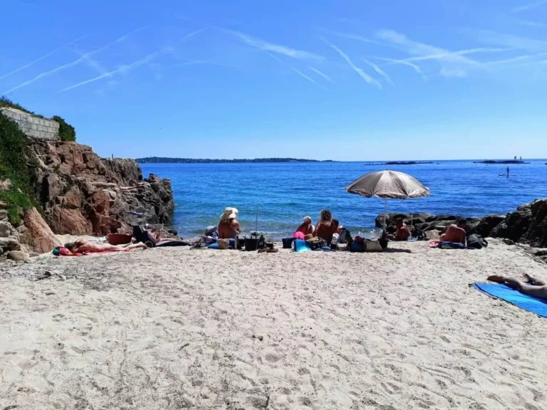 Small beach area but plenty of room on the rocks also