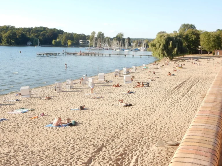 The FKK (nude section) Strandbad Wannsee - turn right