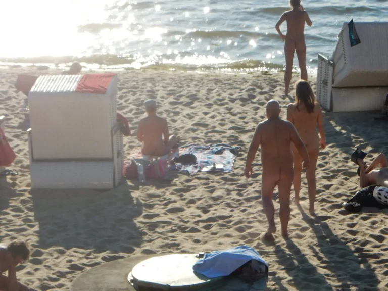 It is mandatory to be nude in the FKK section of the beach