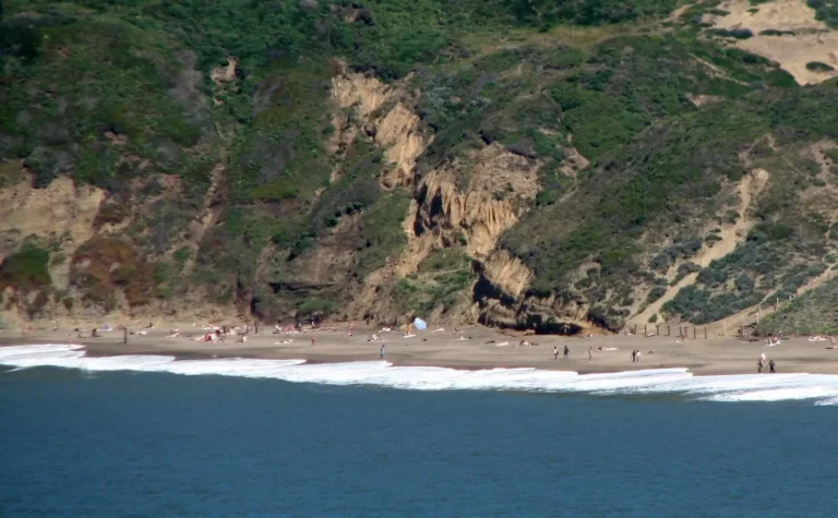 Families normally setup near the start of the beach and there is more of a party vibe the further left you go